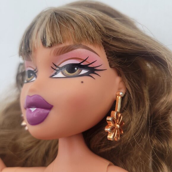 MGA Entertainment Bratz Always Yasmin Jointed Poseable Doll Nude - Picture 3 of 13